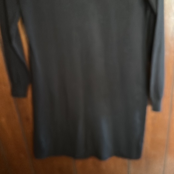 Women’s Dress - Picture 3 of 4